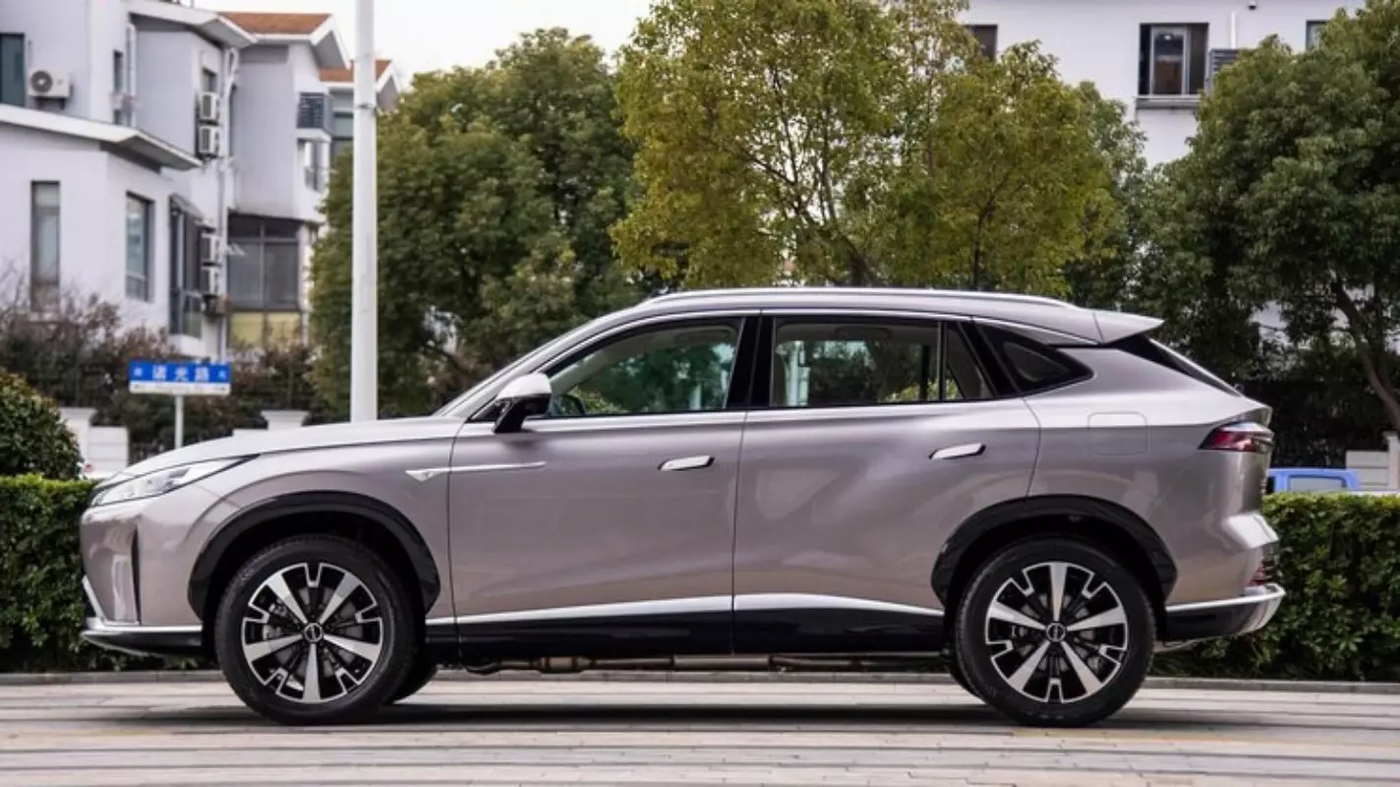 Доступный, динамичный, безопасный: на китайский рынок вышел Roewe D5X DMH