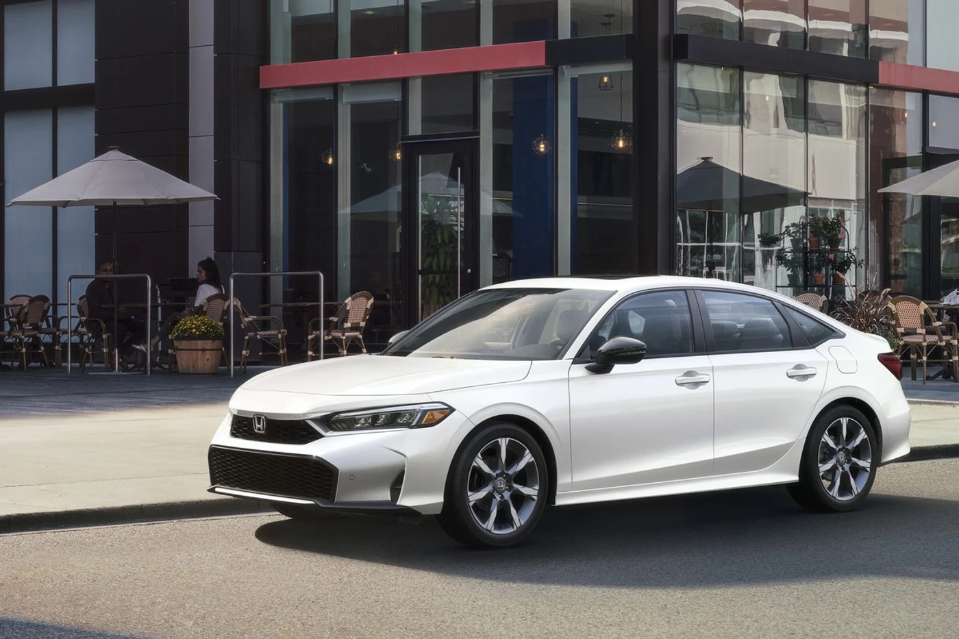 Honda представила обновленные седан и хэтчбек Civic