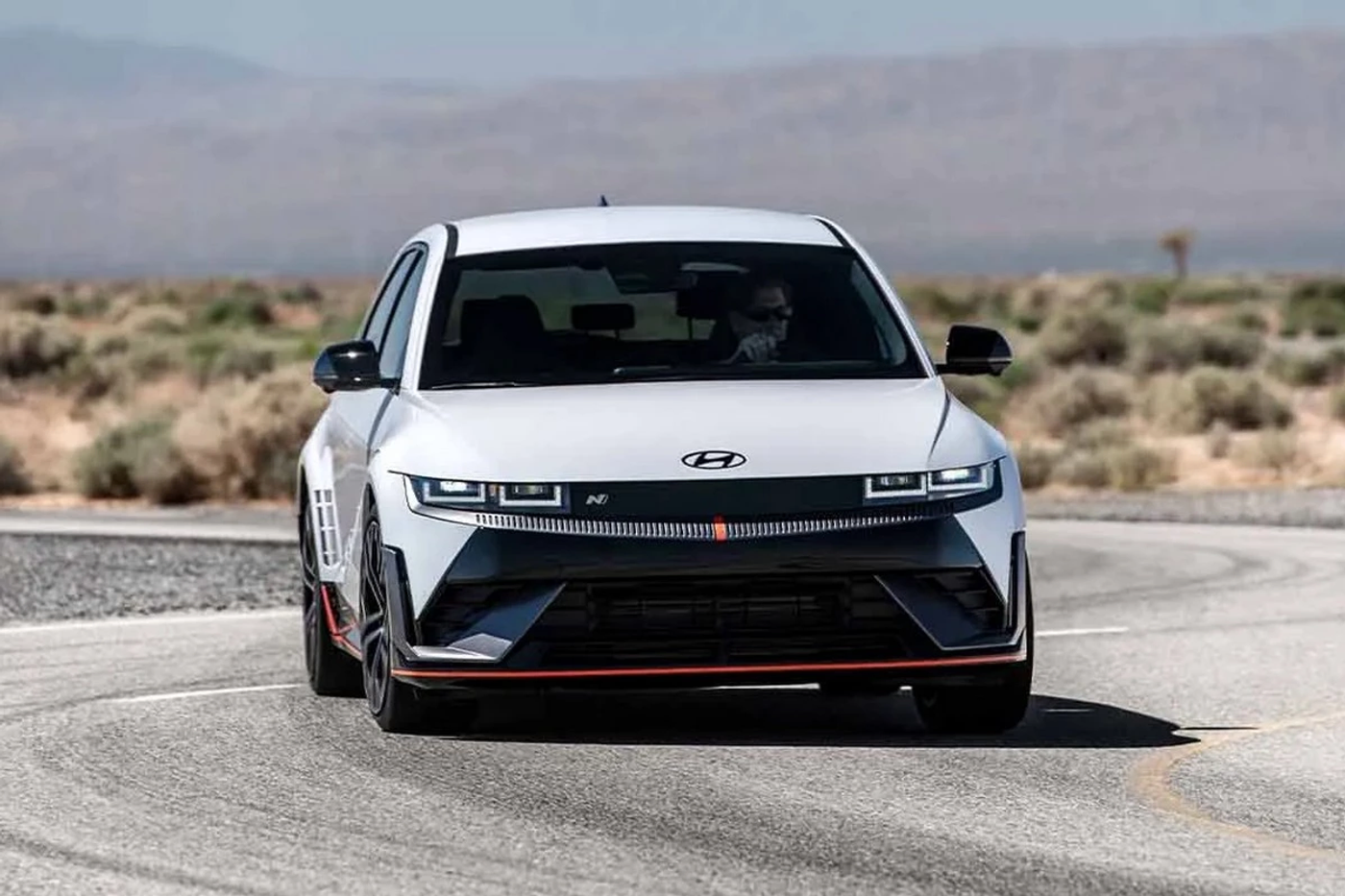 Ioniq 5 N обошла Lamborghini Urus и Porsche Macan GTS в гонке по прямой