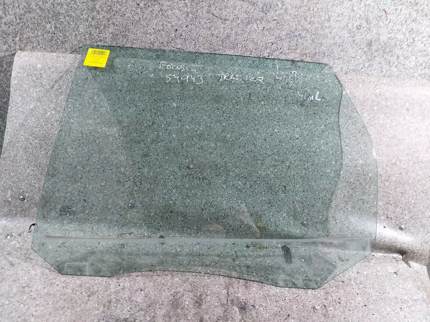 Стекло двери задней левой к Ford Focus 2006