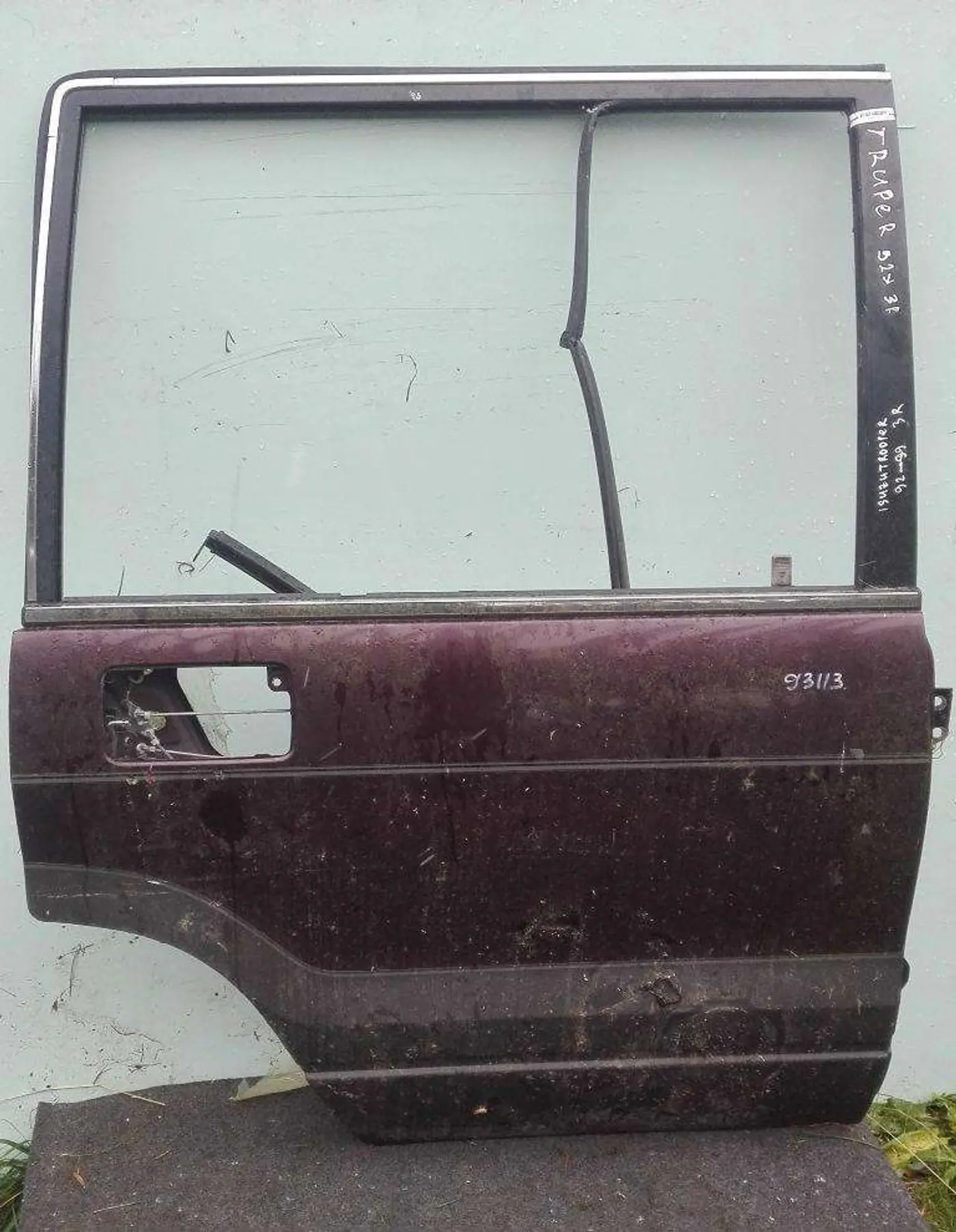 Стекло двери задней правой к Isuzu Trooper 1997