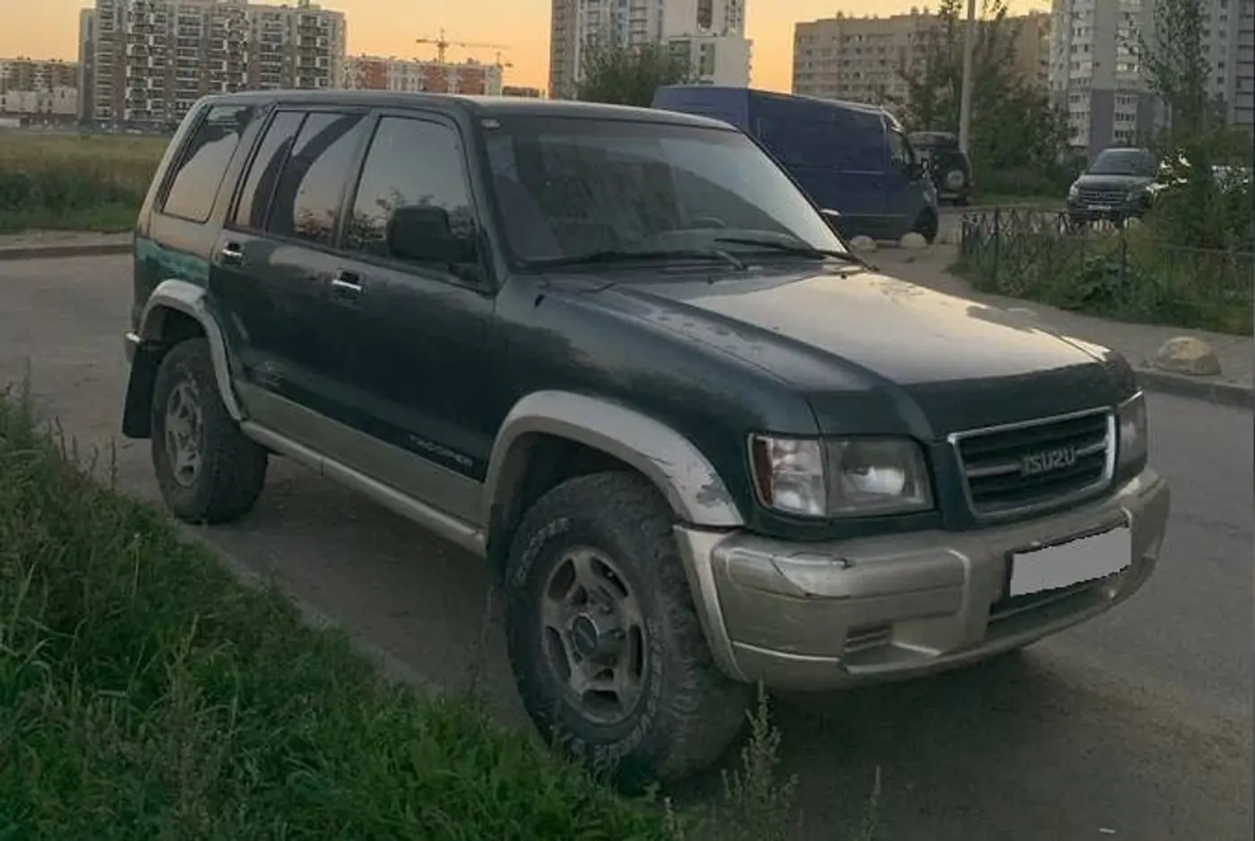 Стекло двери задней правой к Isuzu Trooper 1994