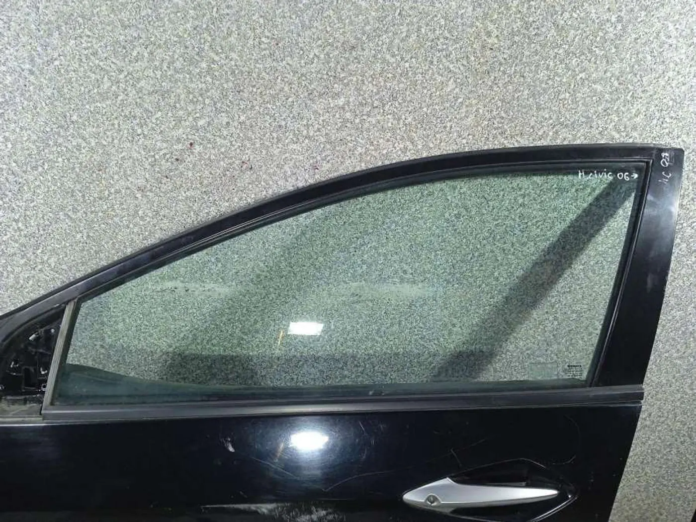 Стекло двери передней левой к Honda Civic 2006