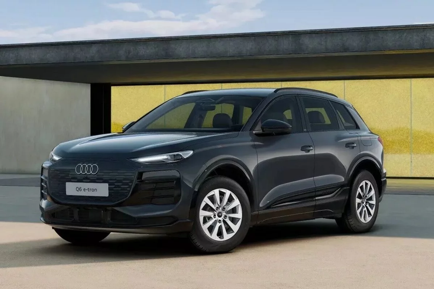 Audi анонсировала самую доступную версию кроссовера Q6 E-Tron