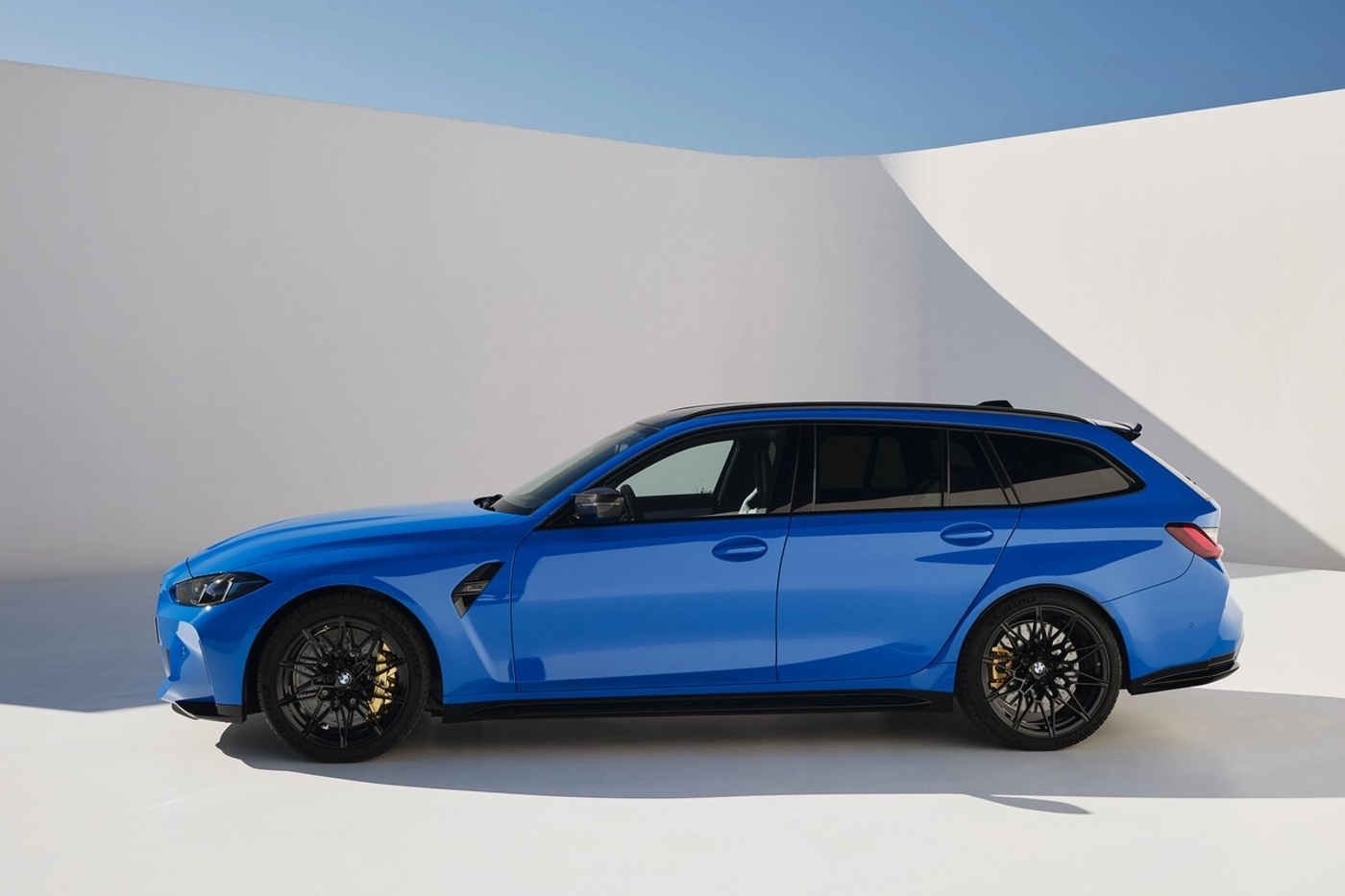 С полным приводом еще мощнее: обновлены седан и универсал BMW M3