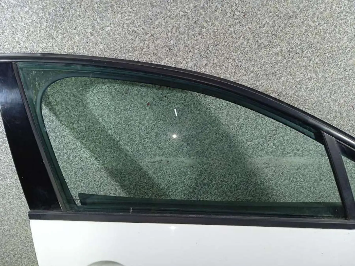 Стекло двери передней правой к Citroen A6 2012