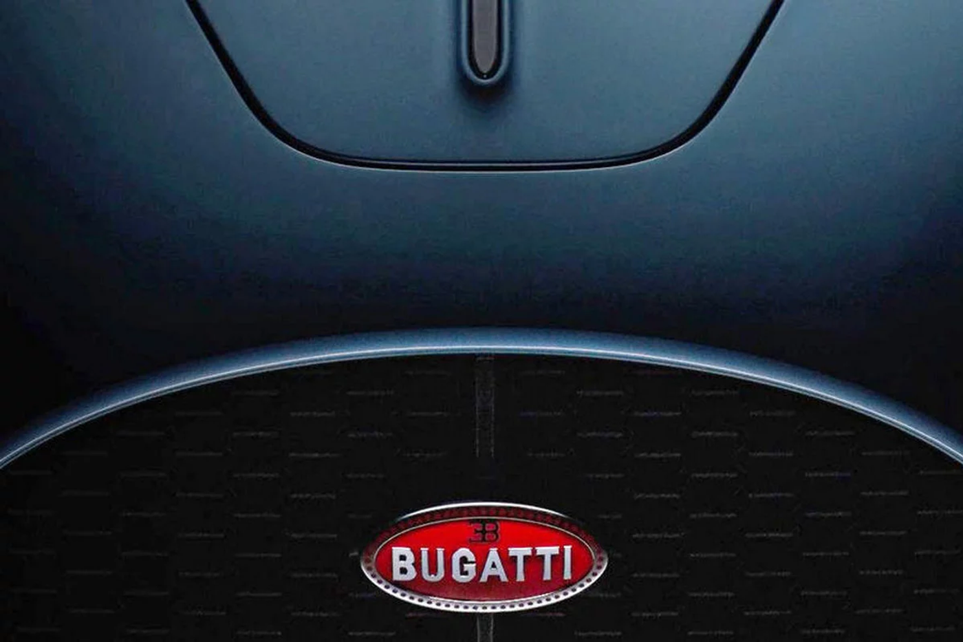 Новый гиперкар Bugatti с мотором V16 покажут 20 июня