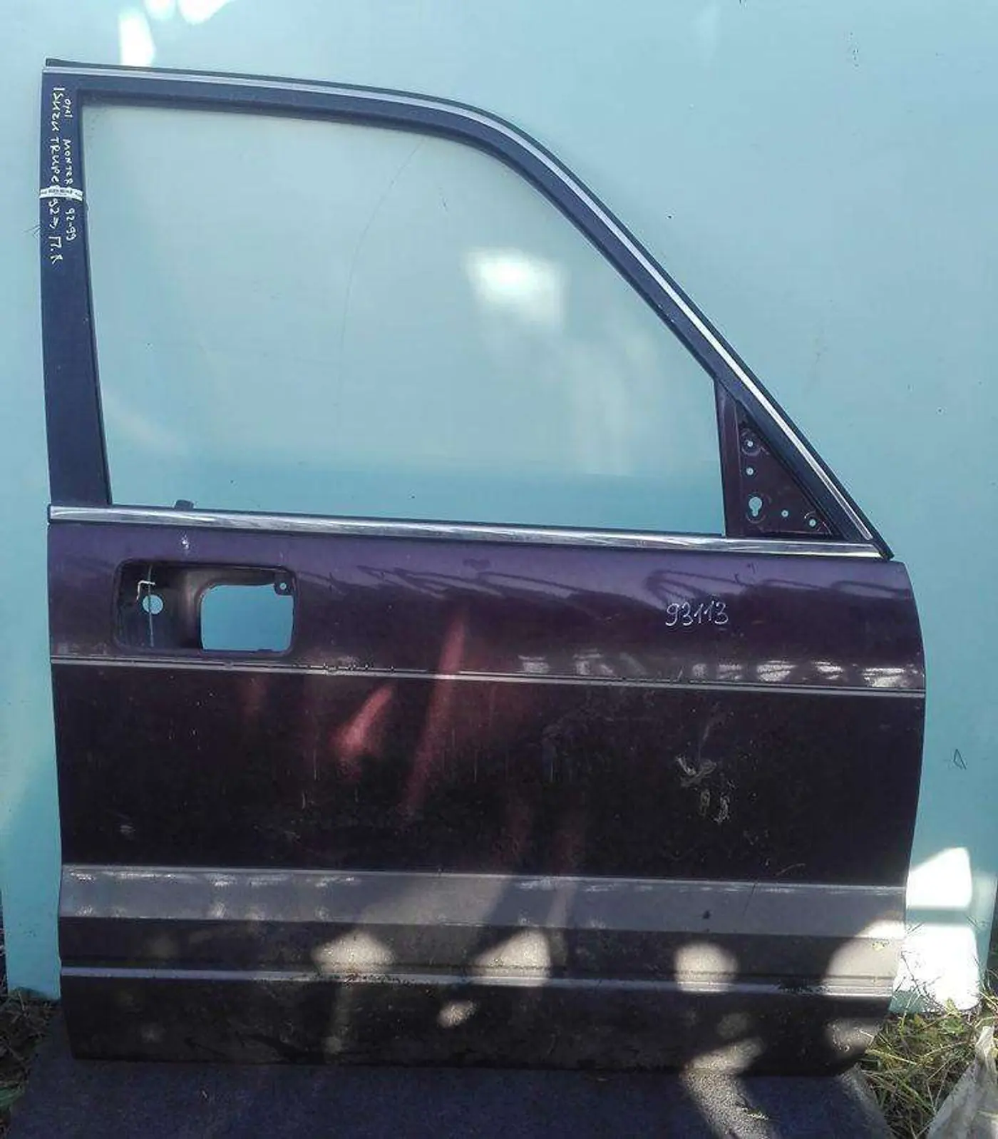 Стекло двери передней правой к Isuzu Trooper 1995