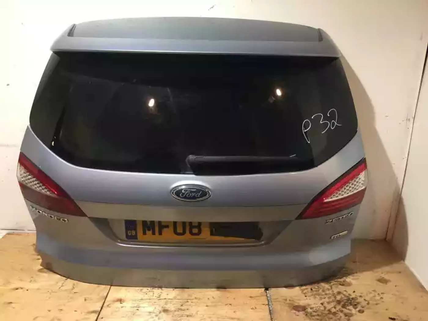 Стекло заднее к Ford Mondeo 2010