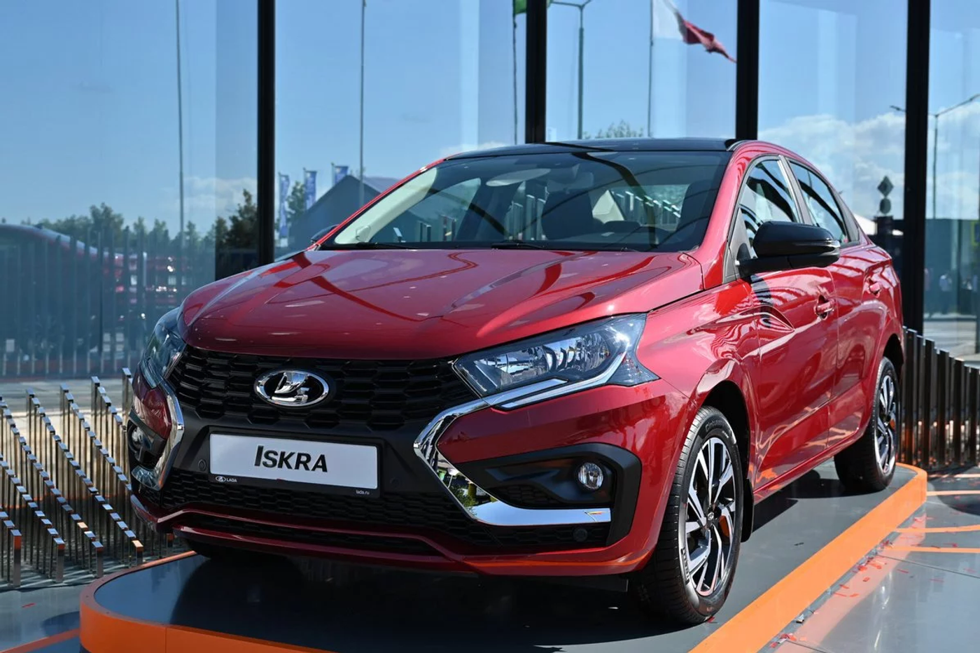 Вазовская Iskra: первый взгляд на новый седан Lada