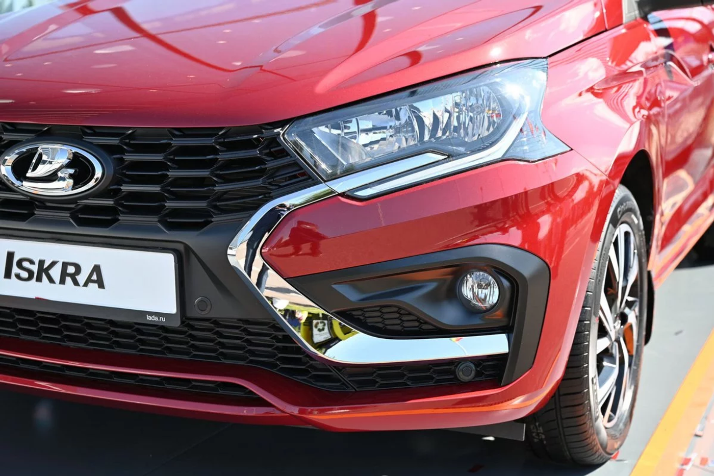 Вазовская Iskra: первый взгляд на новый седан Lada
