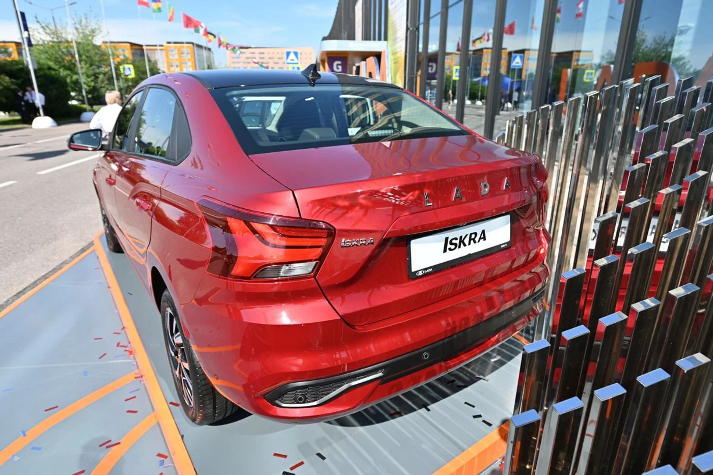 Вазовская Iskra: первый взгляд на новый седан Lada