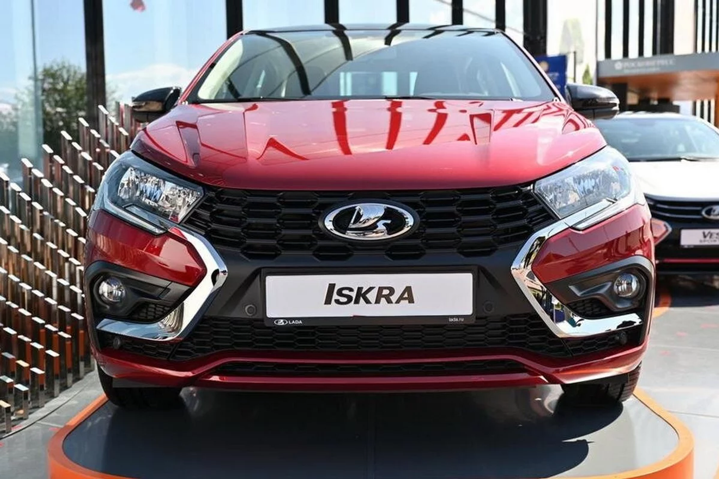 Вазовская Iskra: первый взгляд на новый седан Lada