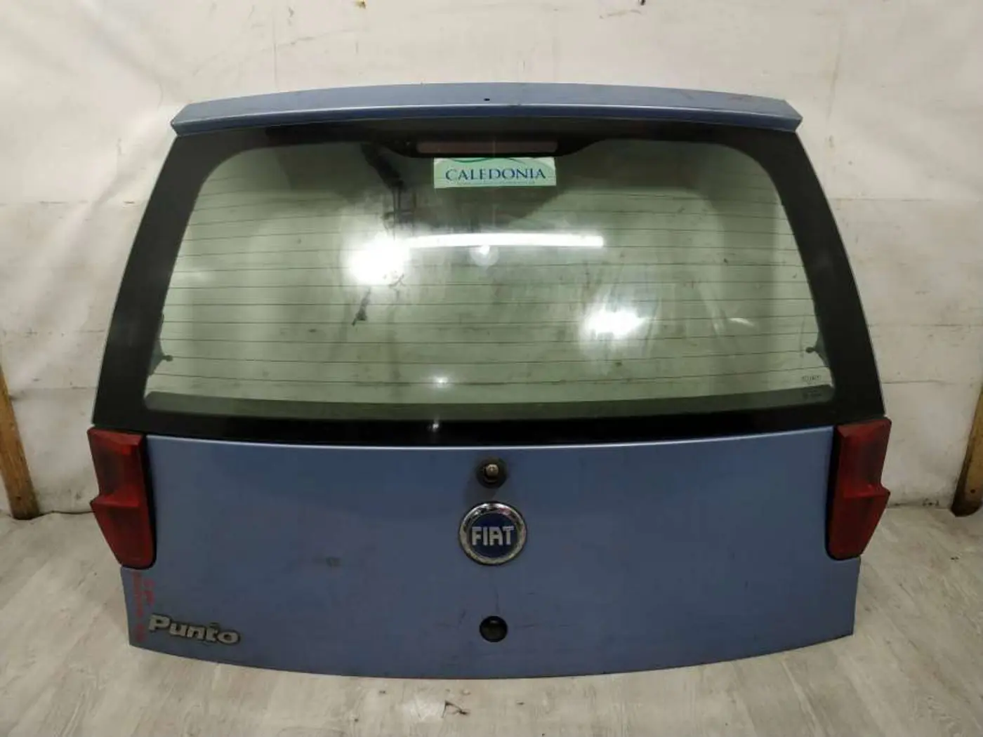 Стекло заднее к Fiat Punto 2003