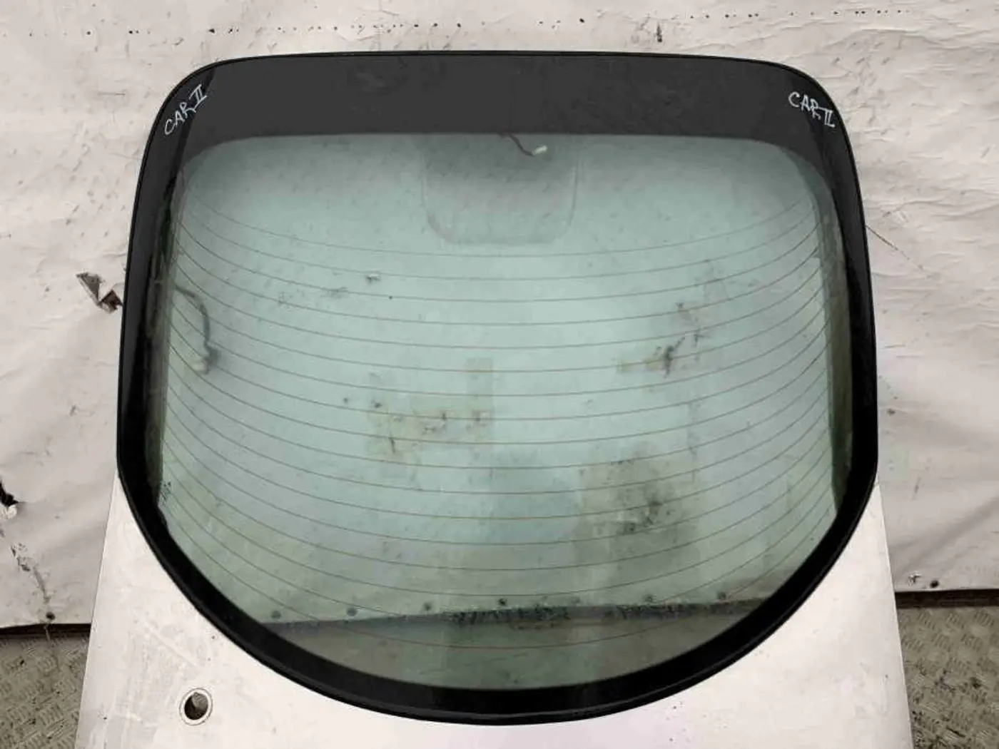 Стекло заднее к Mitsubishi Carisma 2001