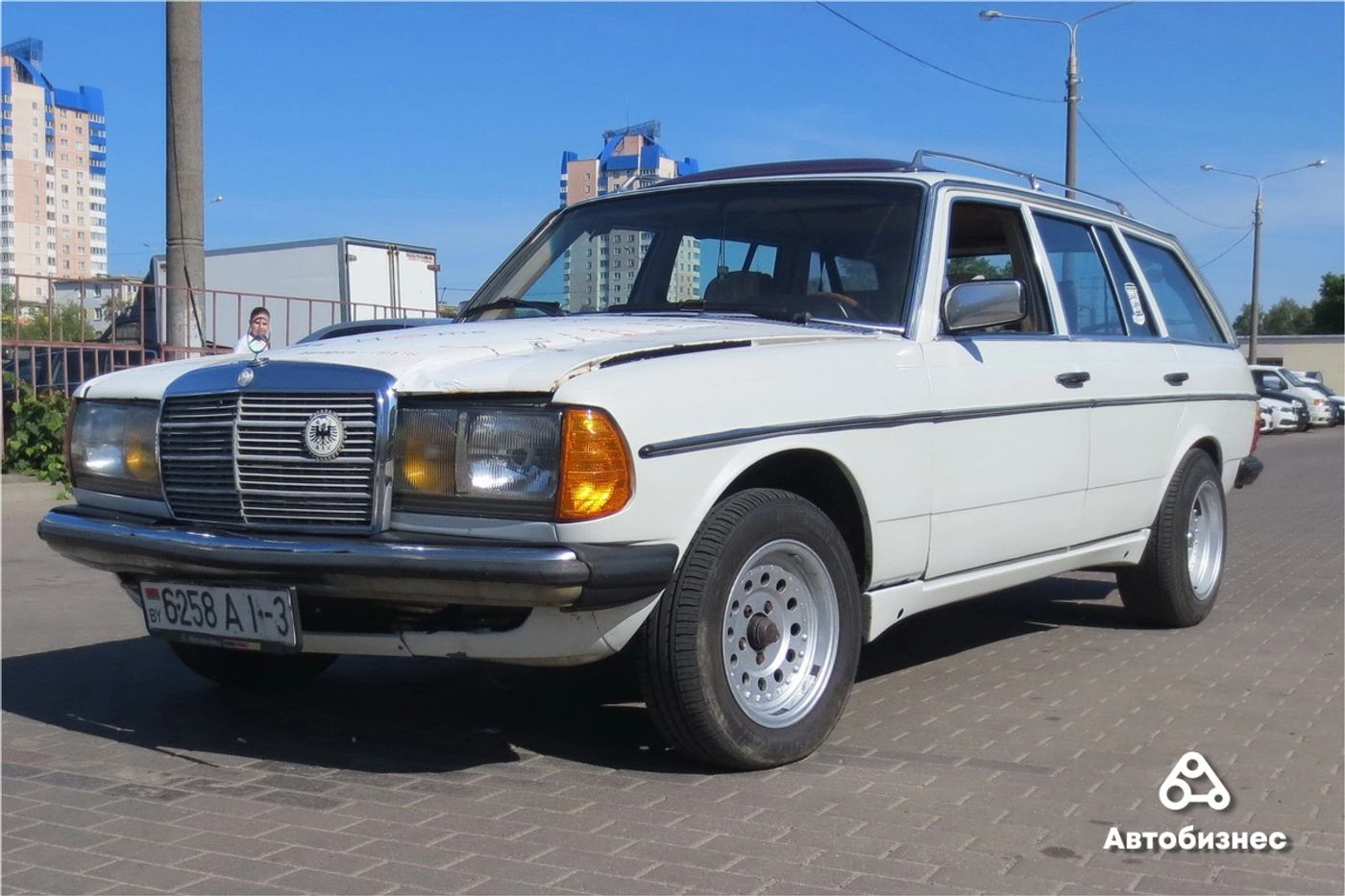 Погибать под забором такие автомобили не должны: мнение владельца Mercedes W123