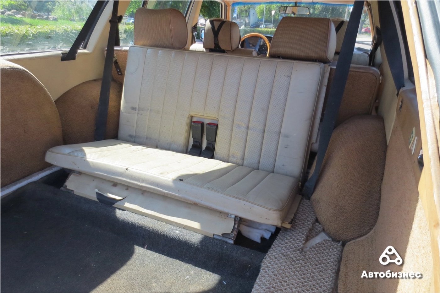 Третий ряд сидений Mercedes-Benz W123