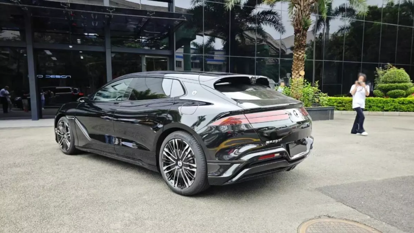Denza Z9 GT был замечен в Китае без камуфляжа во время дорожных испытаний