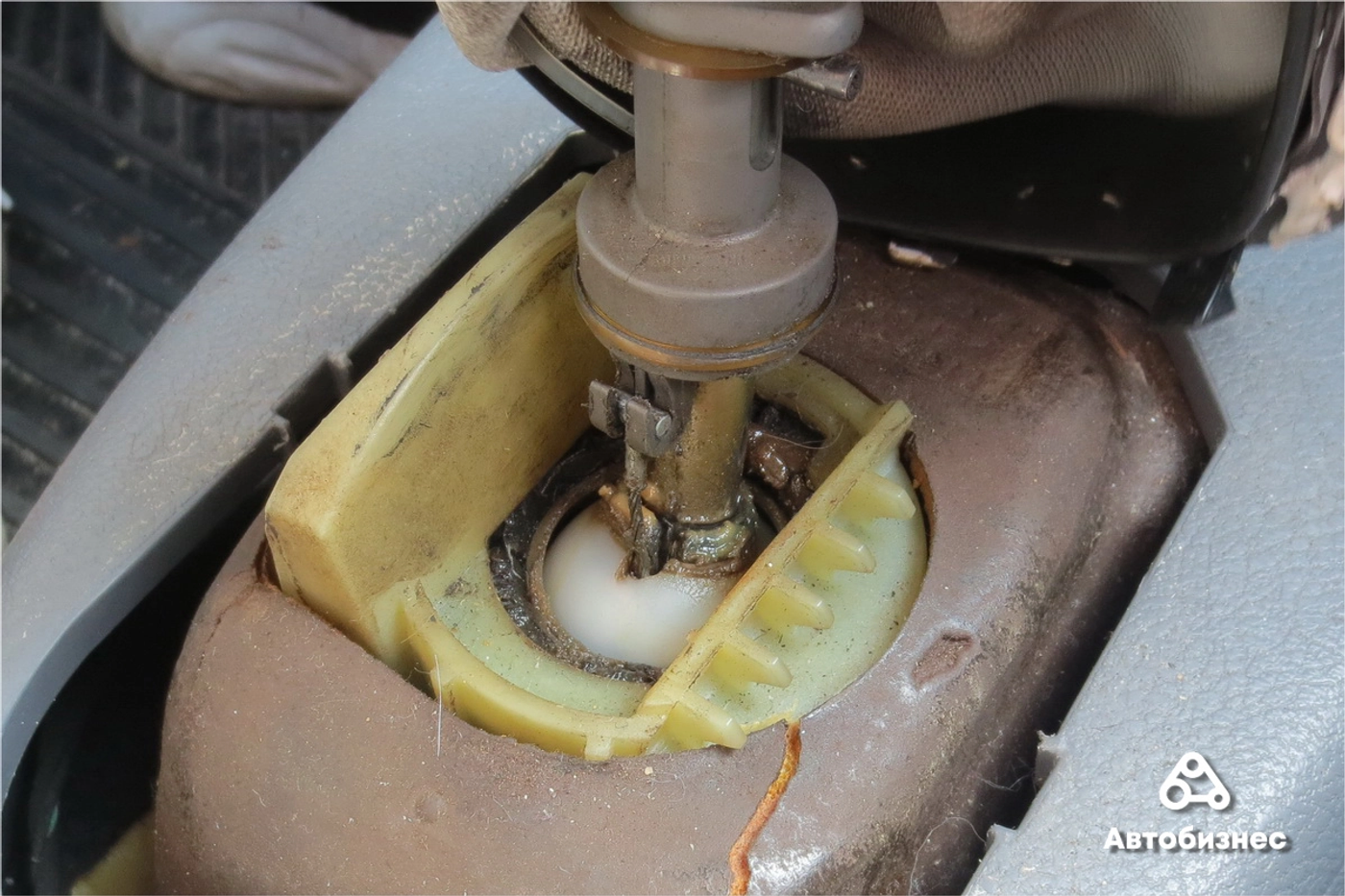 Основание кулисы Renault Clio