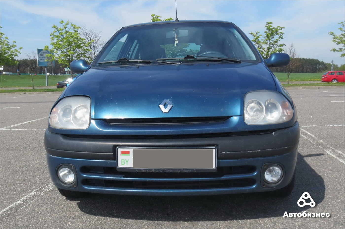Renault Clio спереди