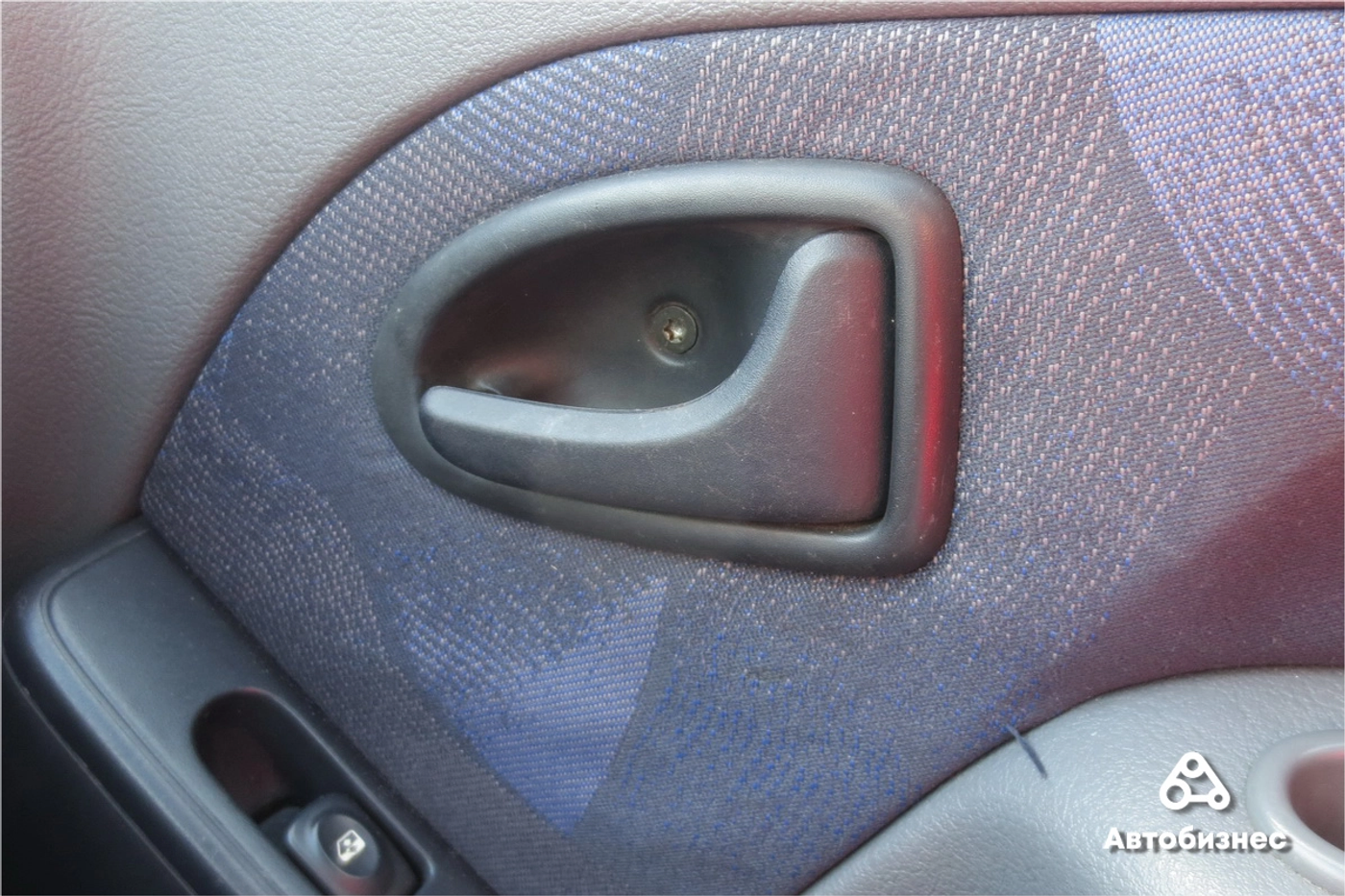 Внутренняя ручка Renault Clio