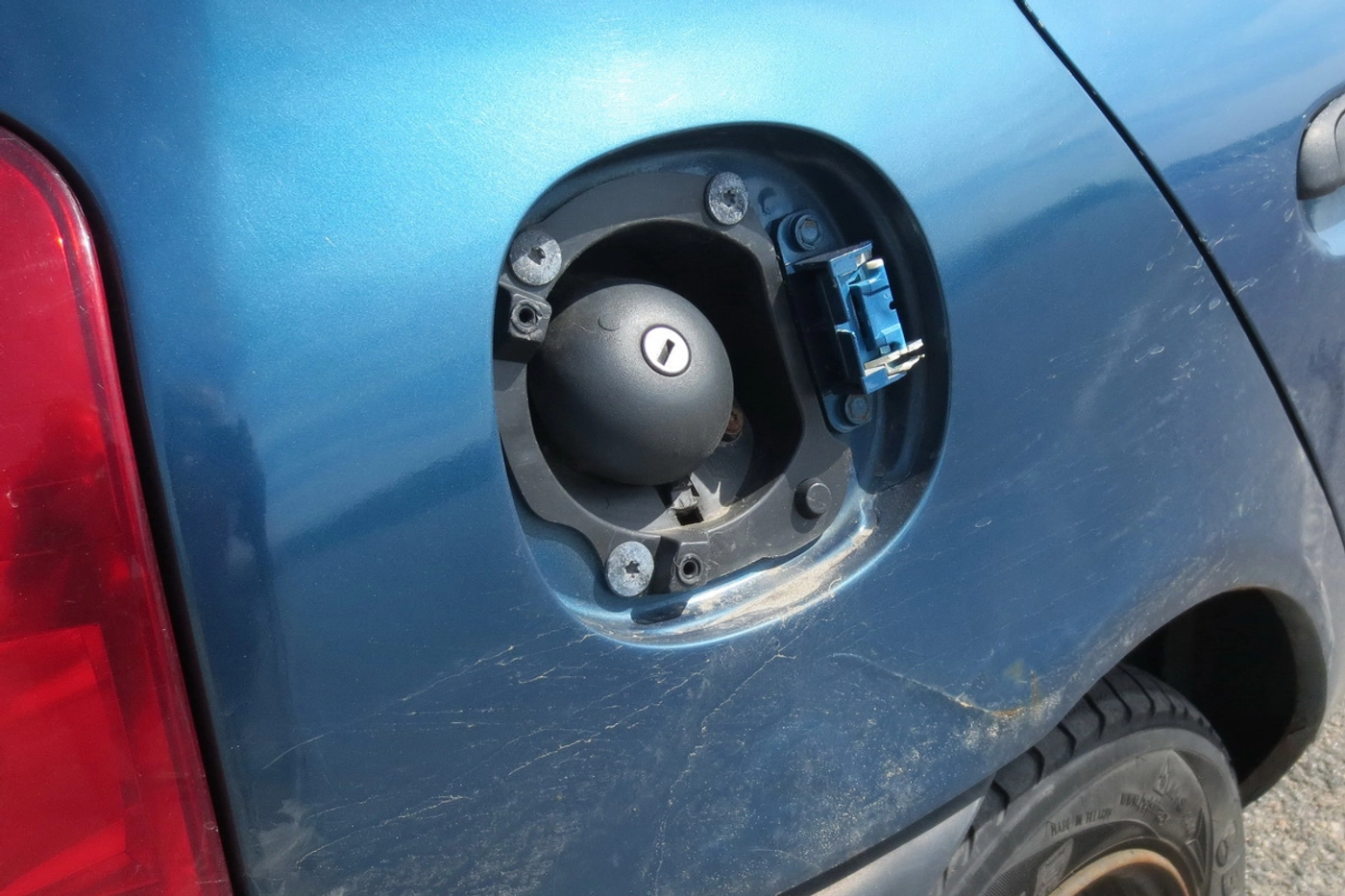 Горловина бензобака Renault Clio