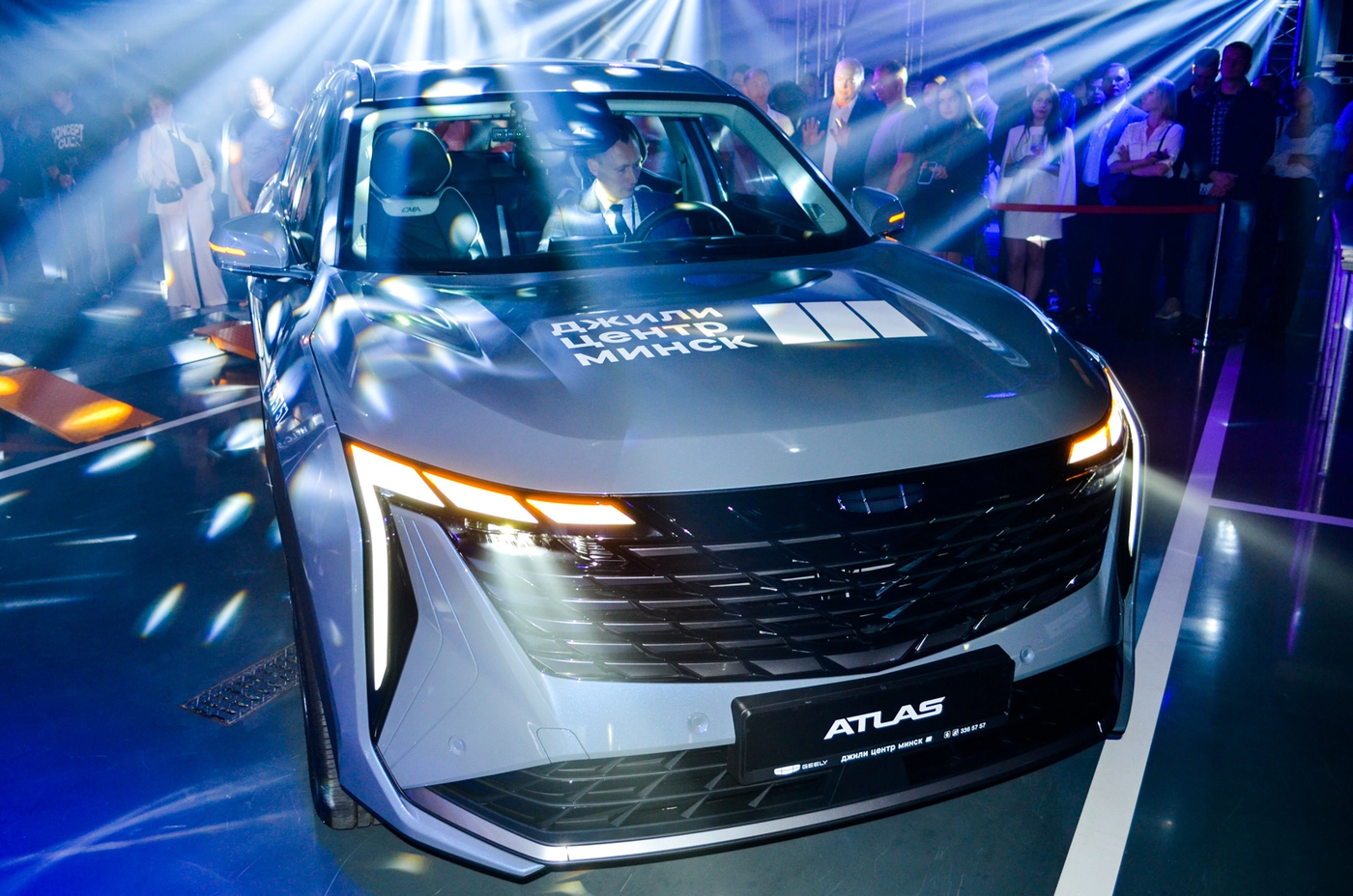 В Минске открыли новый салон «Джили Центр Минск» и презентовали Atlas New