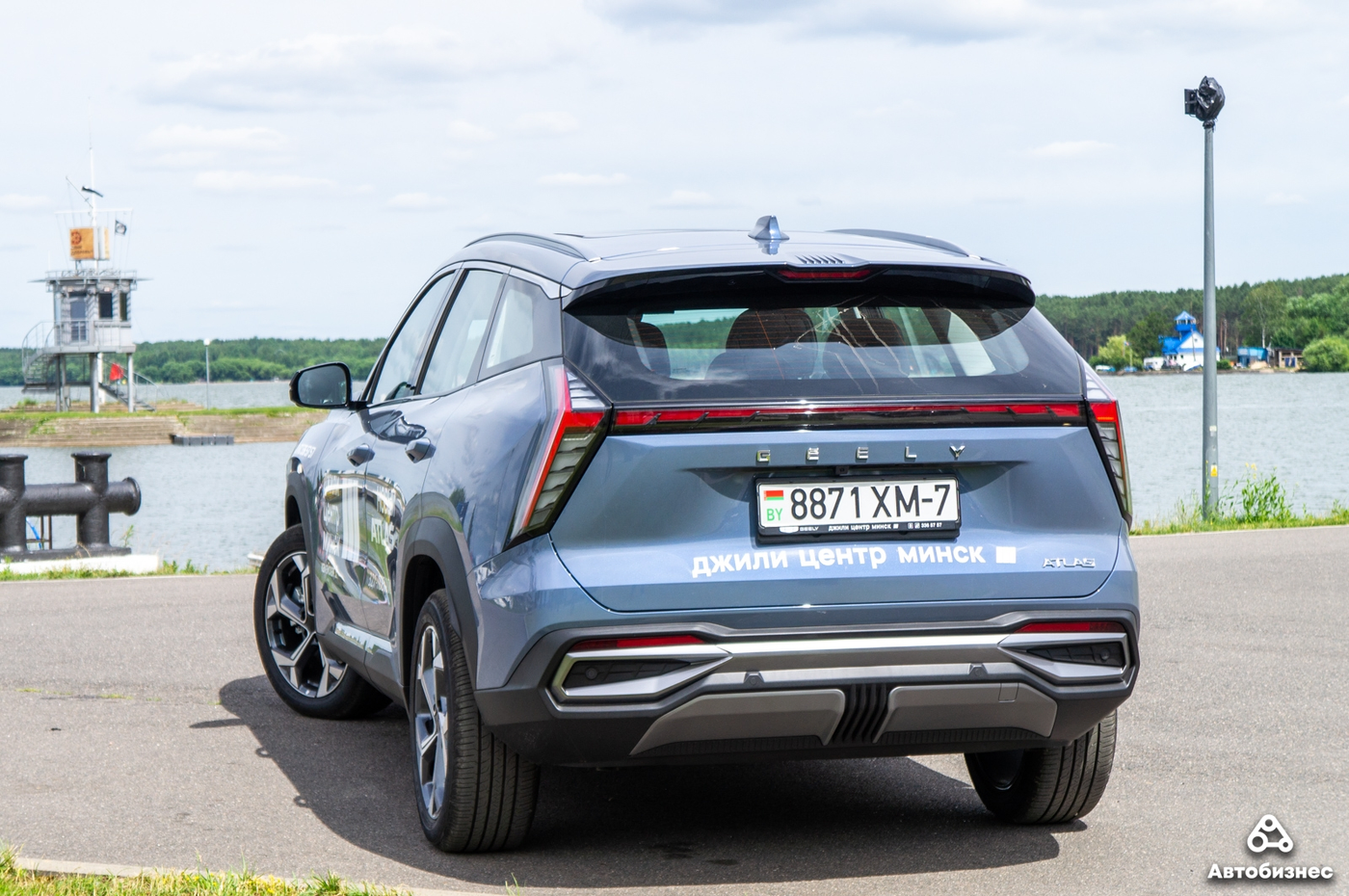 Дайте две! Тест-драйв нового Geely Atlas