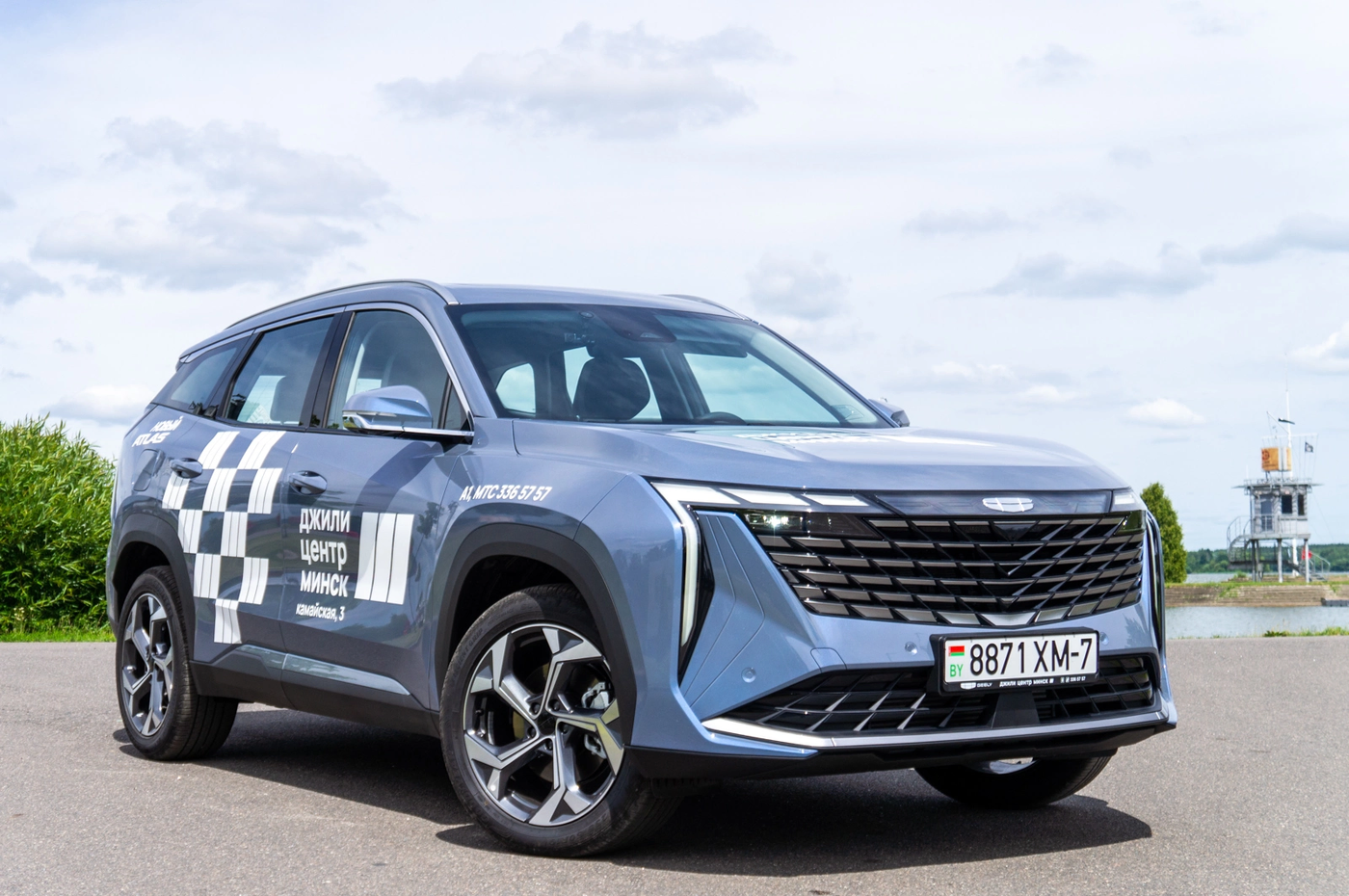 Дайте две! Тест-драйв нового Geely Atlas