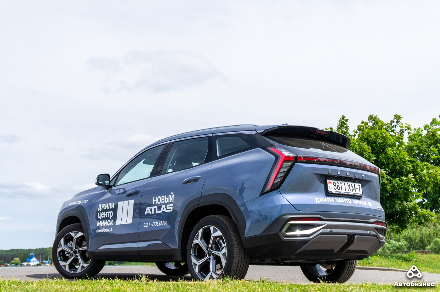 Дайте две! Тест-драйв нового Geely Atlas