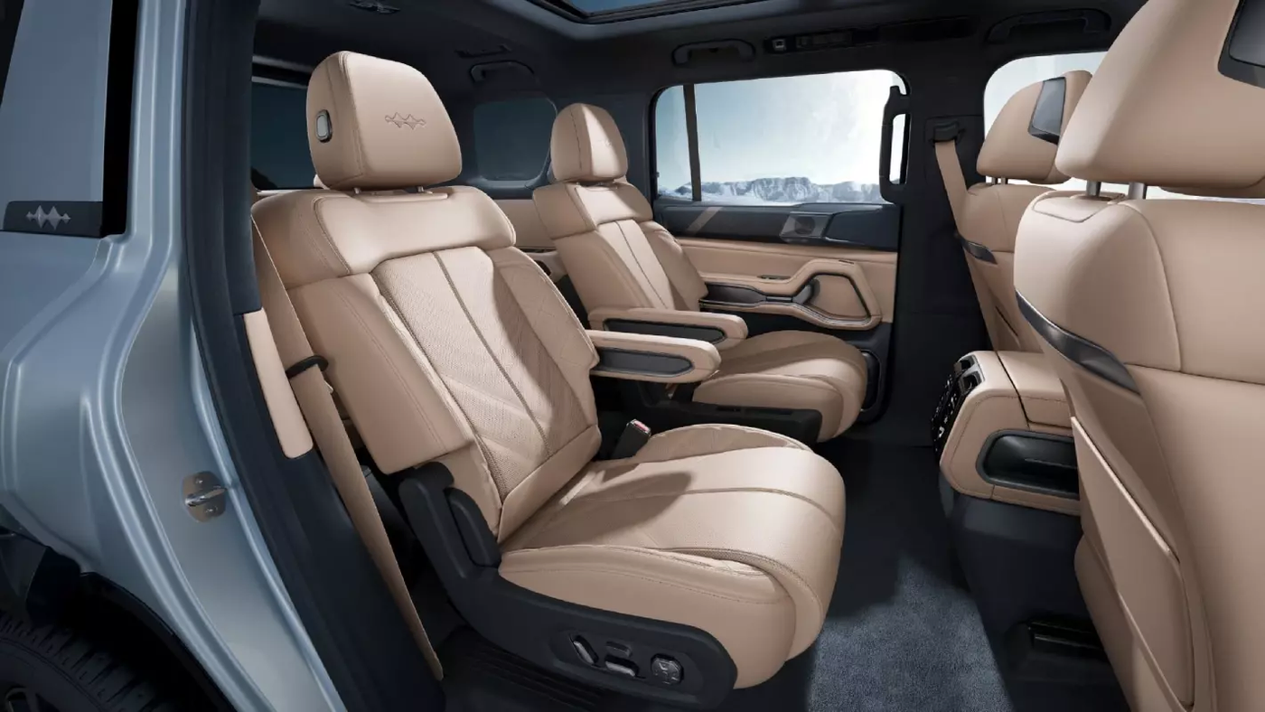 Компания BYD представила официальные изображения интерьера Bao 8