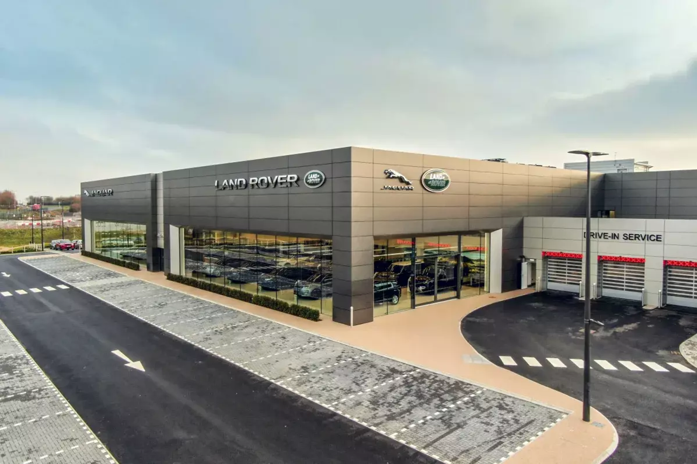 Канадские дилеры подготовили иск к JLR из-за перехода на электромобили