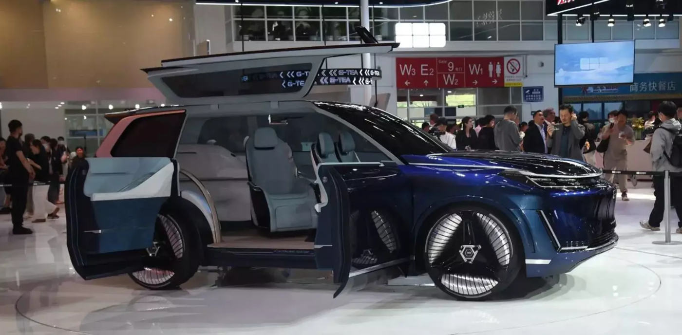 Пространство для отдыха: Geely показала салон внедорожника Galaxy Starship