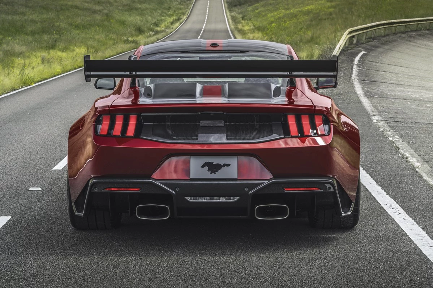 В честь «Ле-Мана»: горячие новинки Ford, Cadillac, Alpine и Aston Martin