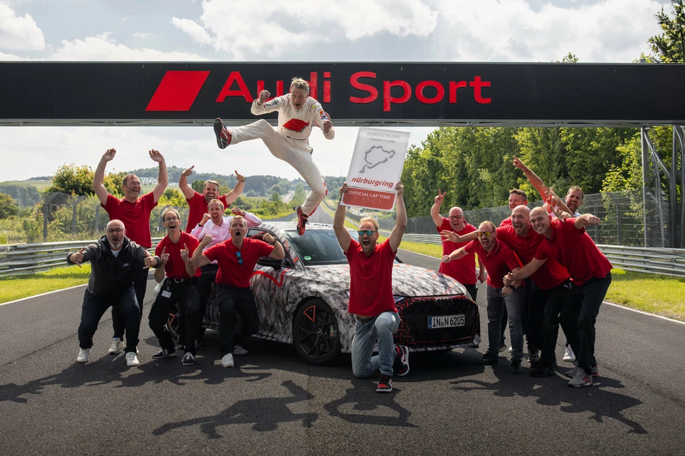 Видео: Audi RS3 стал новым рекордсменом «Нюрбургринга»