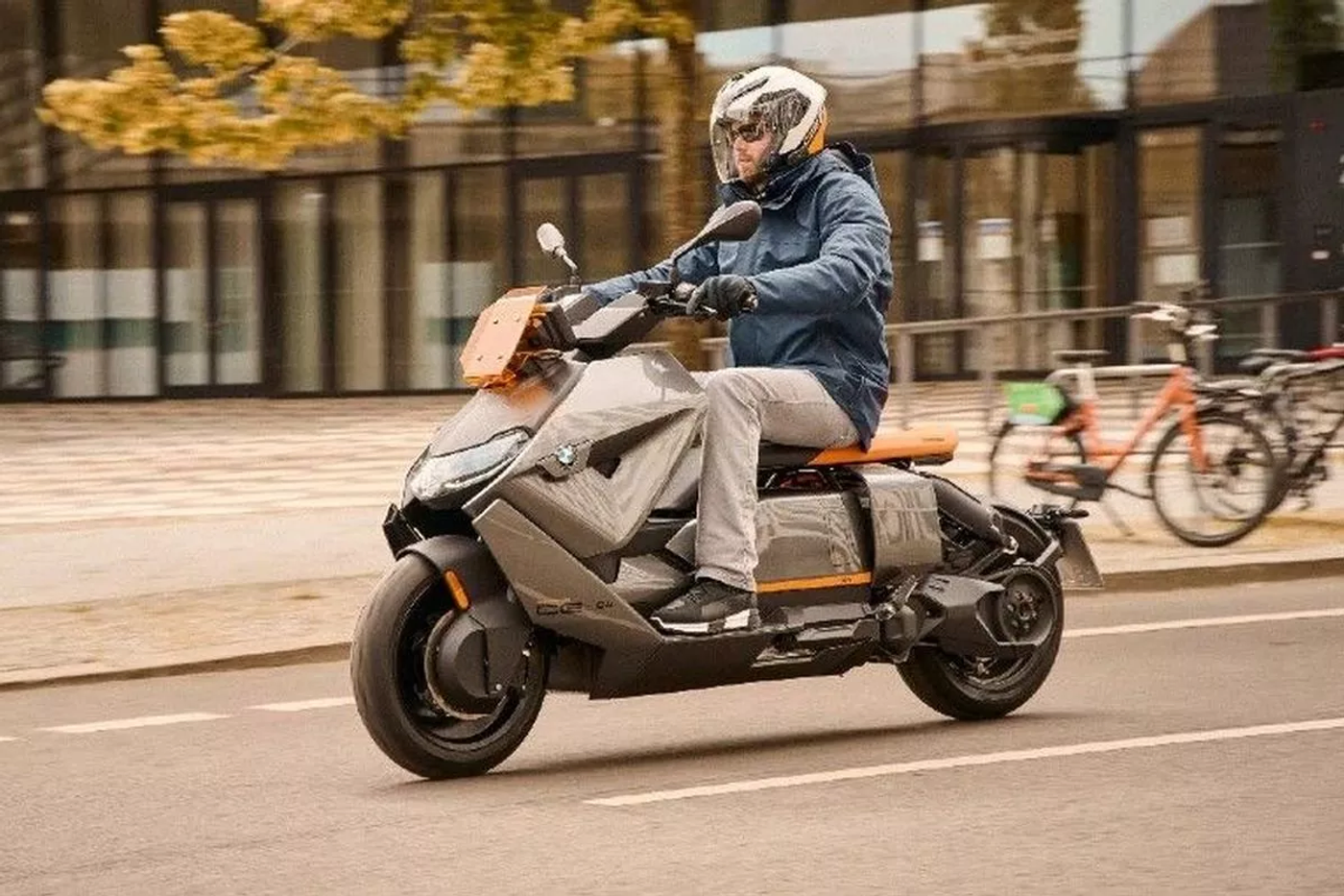 BMW выпустит на рынок Индии премиальный электроскутер CE 04