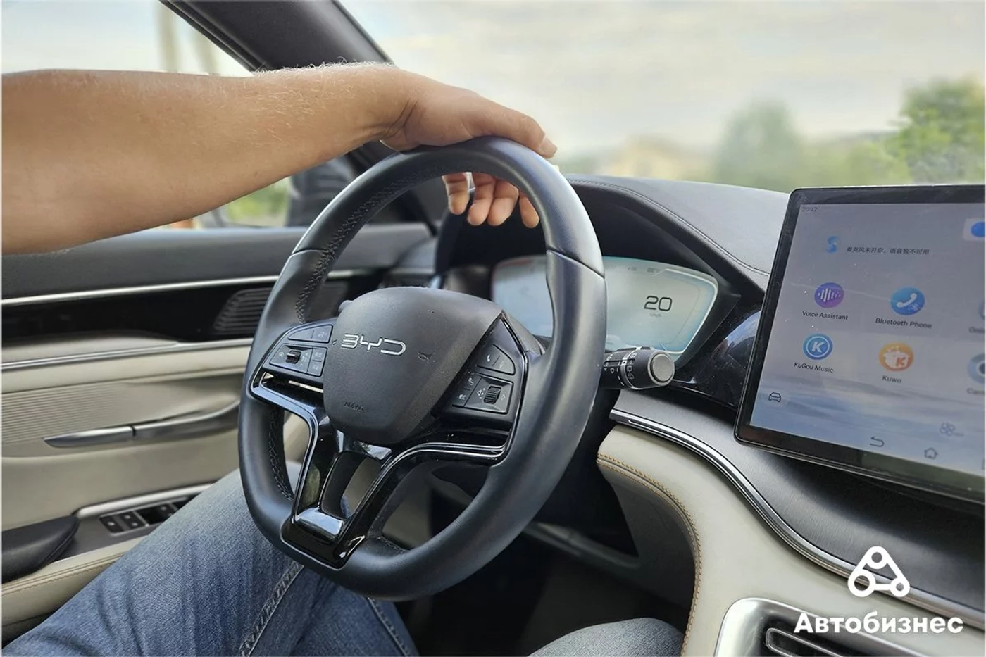 Купил BYD Song Plus, поставил фаркоп и сделал рабочей машиной