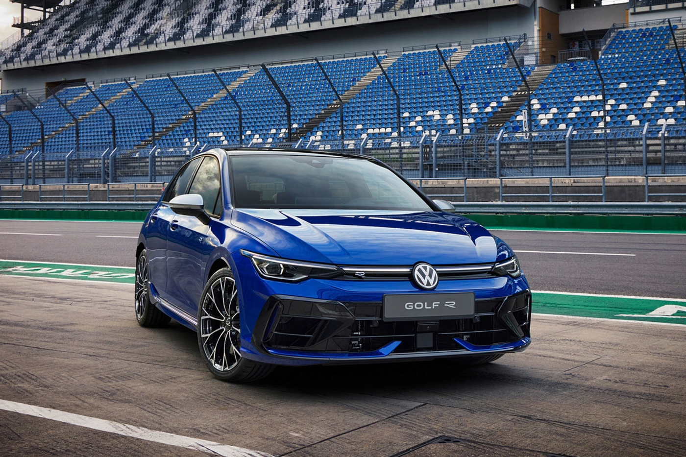 Обновленный Volkswagen Golf R: самый мощный в гамме