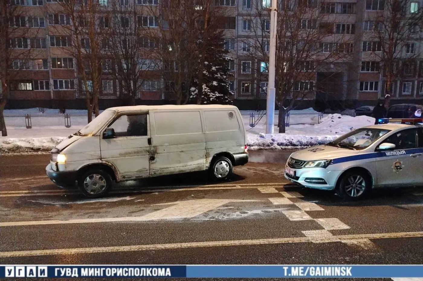 Водитель Volkswagen сбил на переходе женщину с ребенком