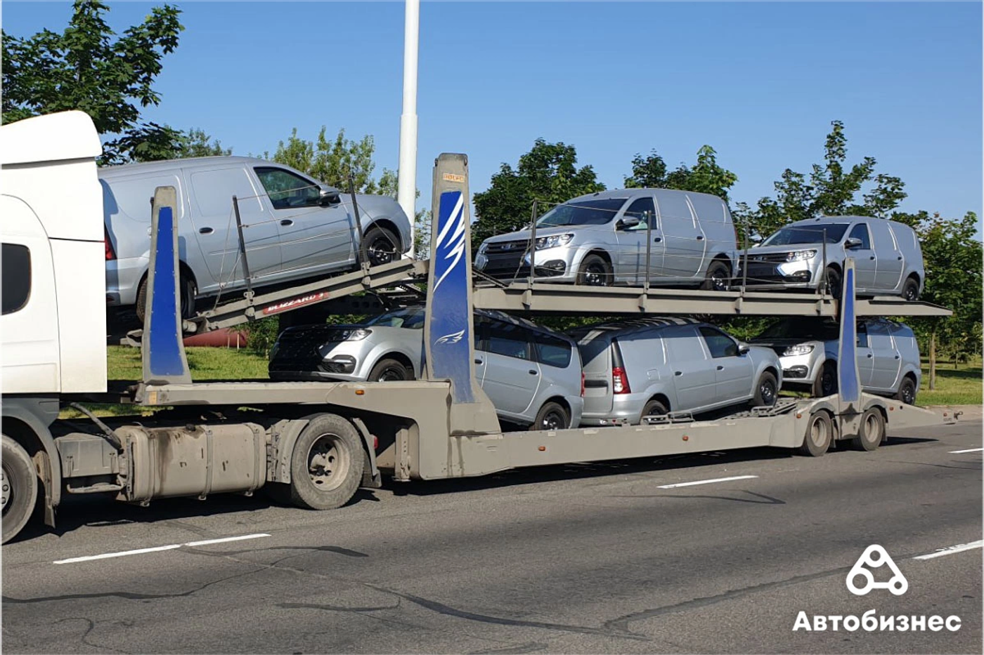 Фотофакт: автомобили LADA Largus ижевской сборки прибыли в Беларусь