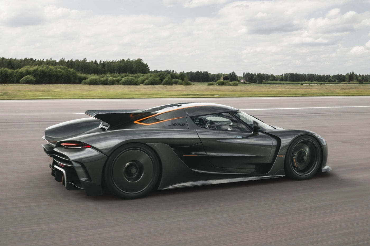 Гиперкар Koenigsegg поразил динамикой разгона и торможения