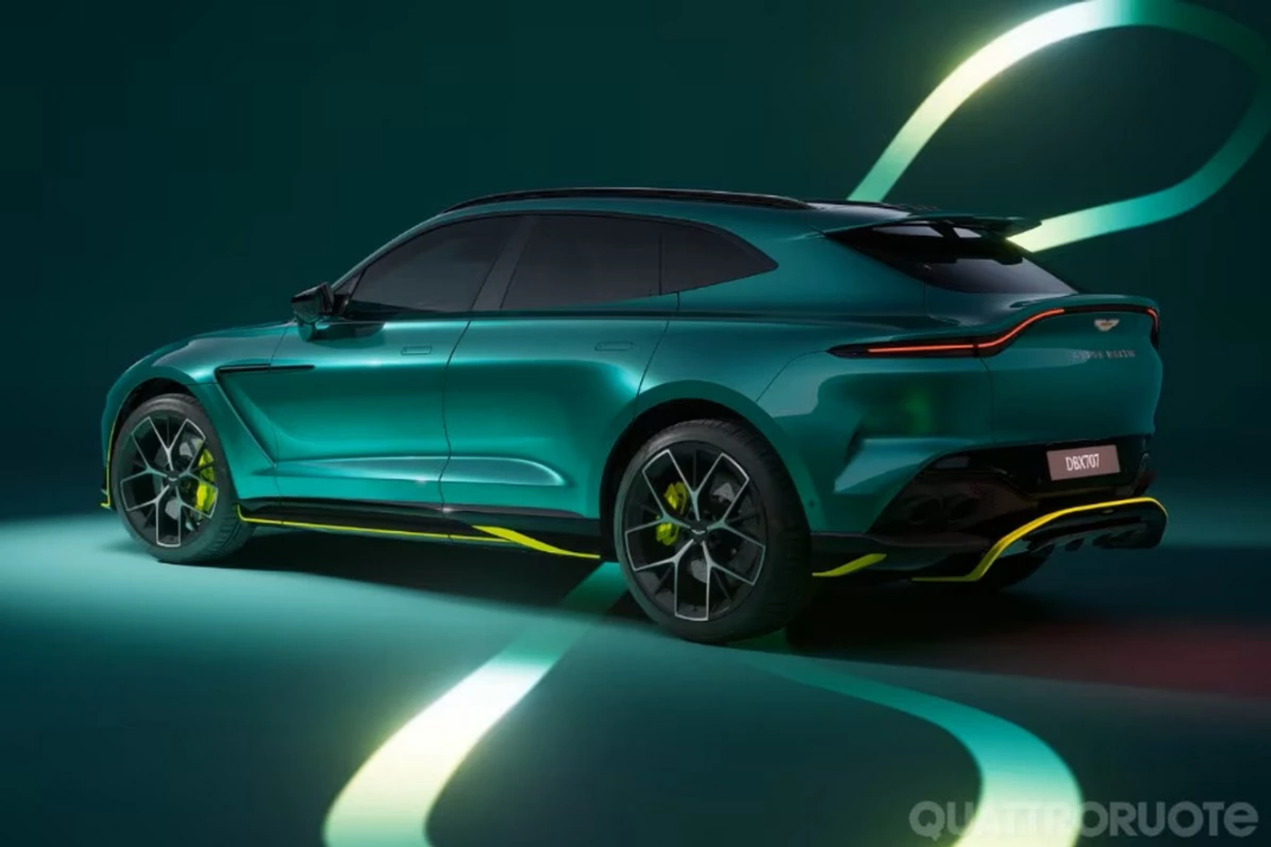 Aston Martin напомнит об участии в F1 версией DBX707 AMR24 Edition