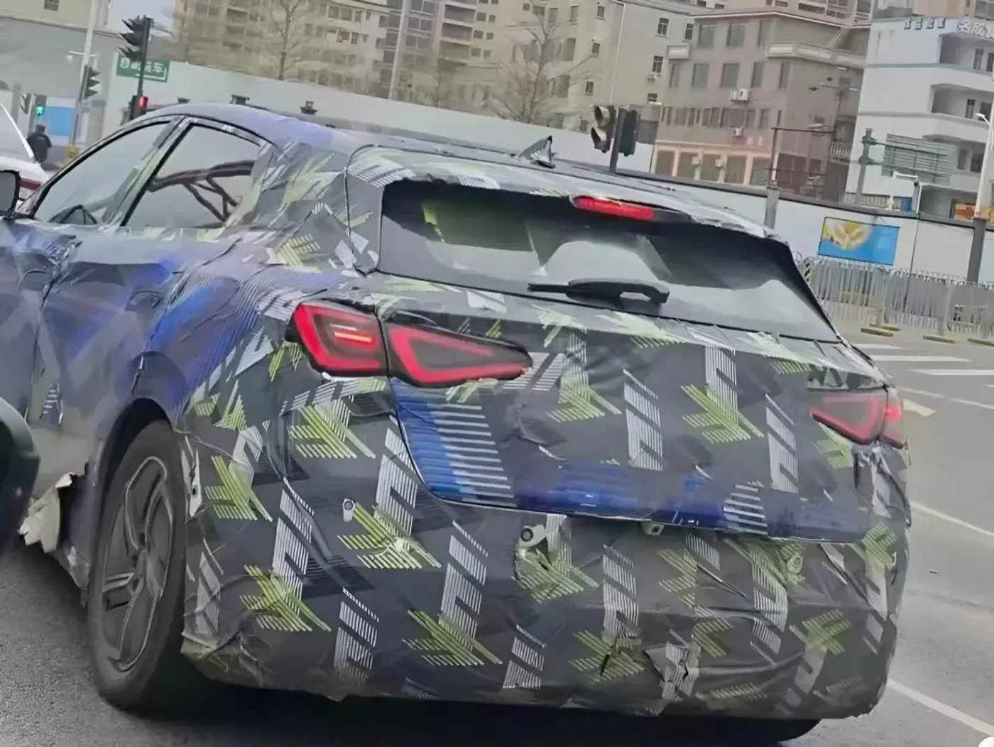 Seal 06GT от BYD проходит дорожные испытания в Китае