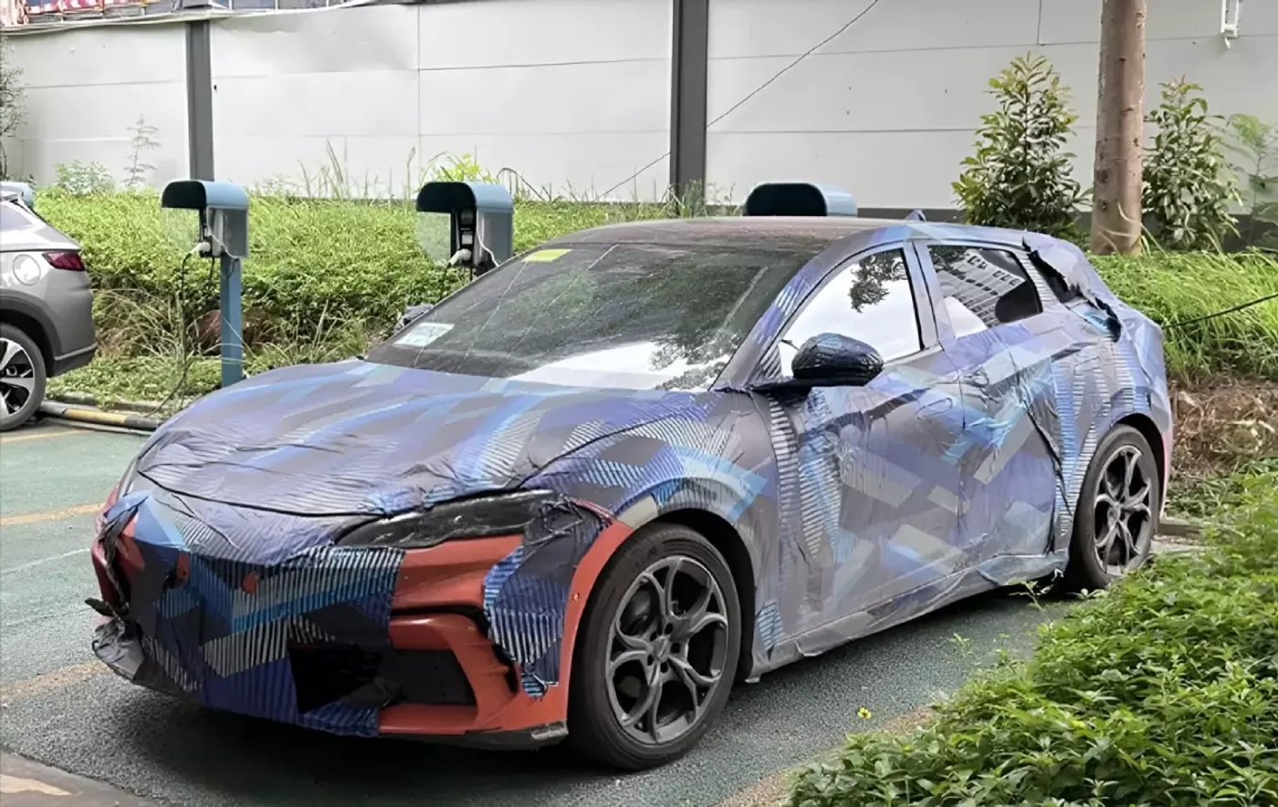Seal 06GT от BYD проходит дорожные испытания в Китае