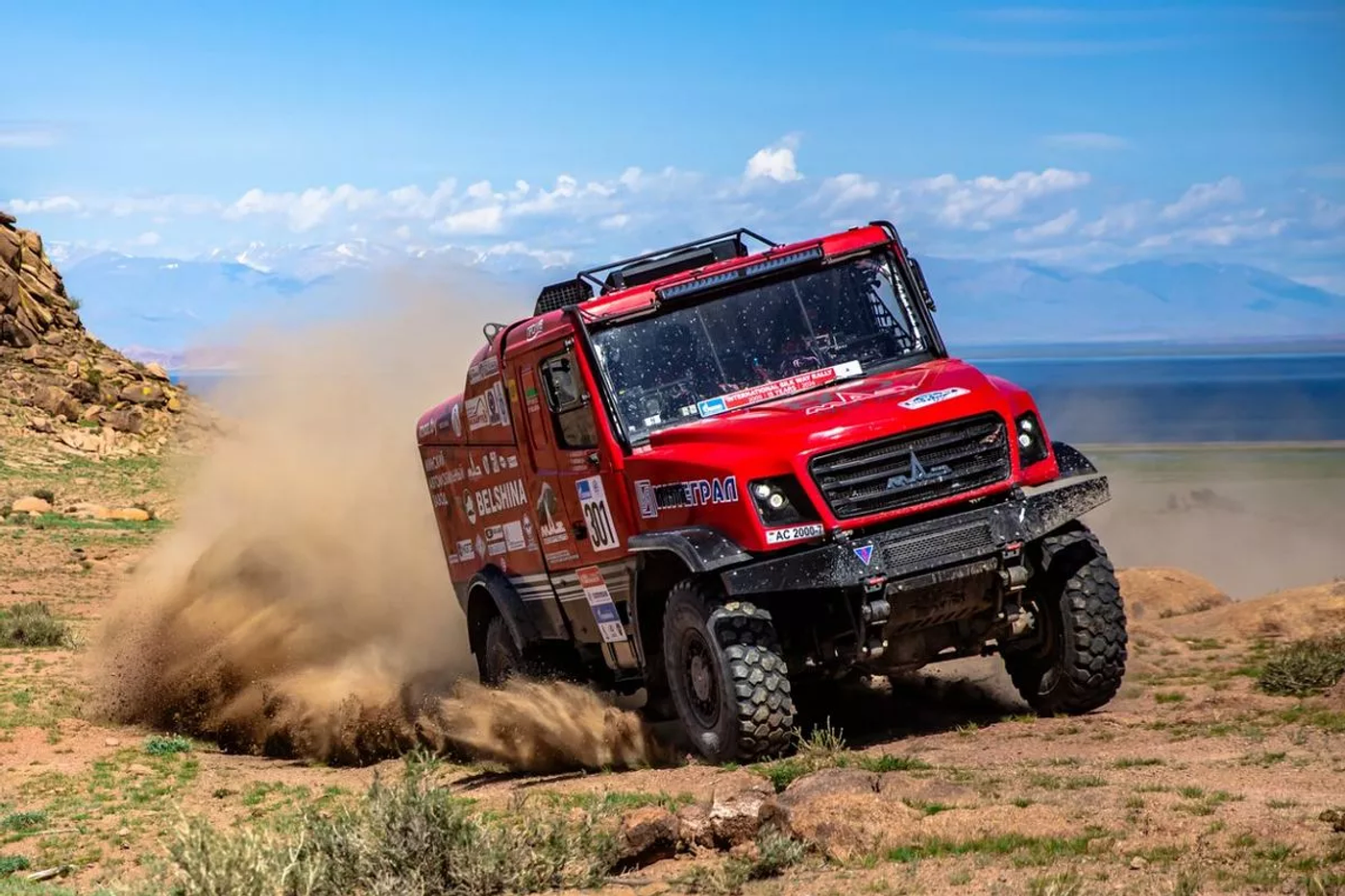 МАЗ Вязовича на подкачке после прокола побеждает на СУ5