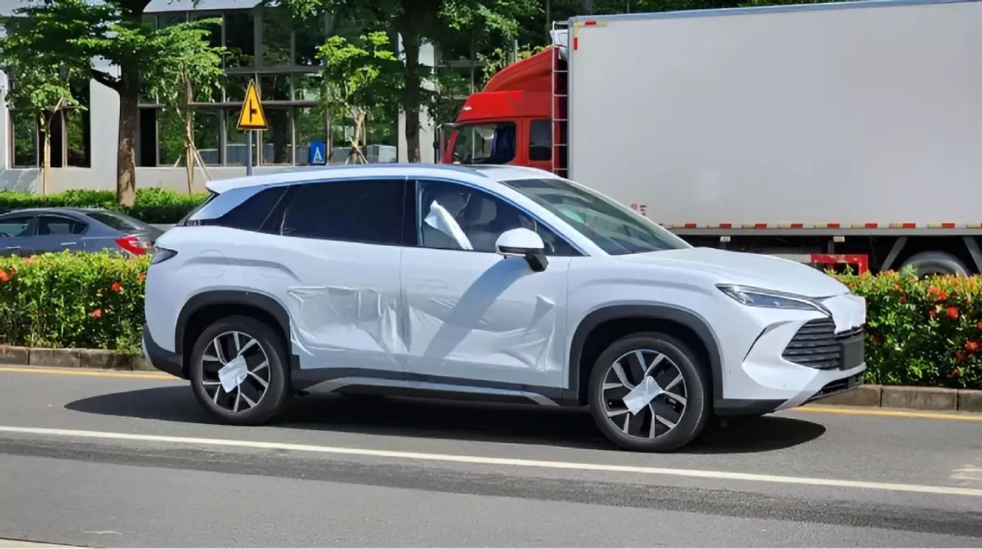 Гибридный кроссовер BYD Song L DM-i поступает дилерам
