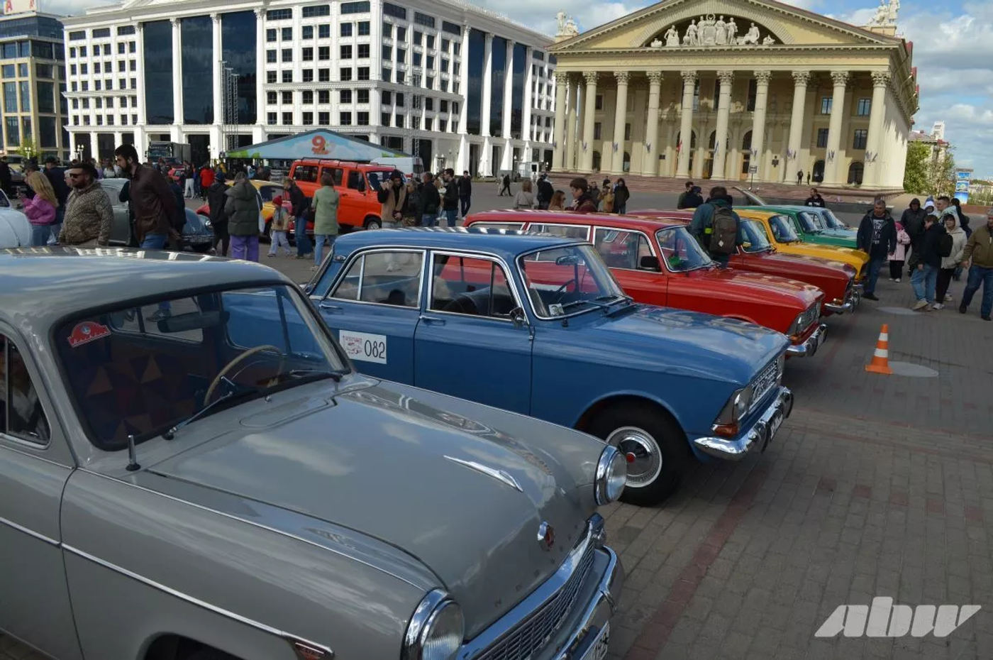 Автомобили из прошлого: что стоит за ярким фасадом владения ретротехникой