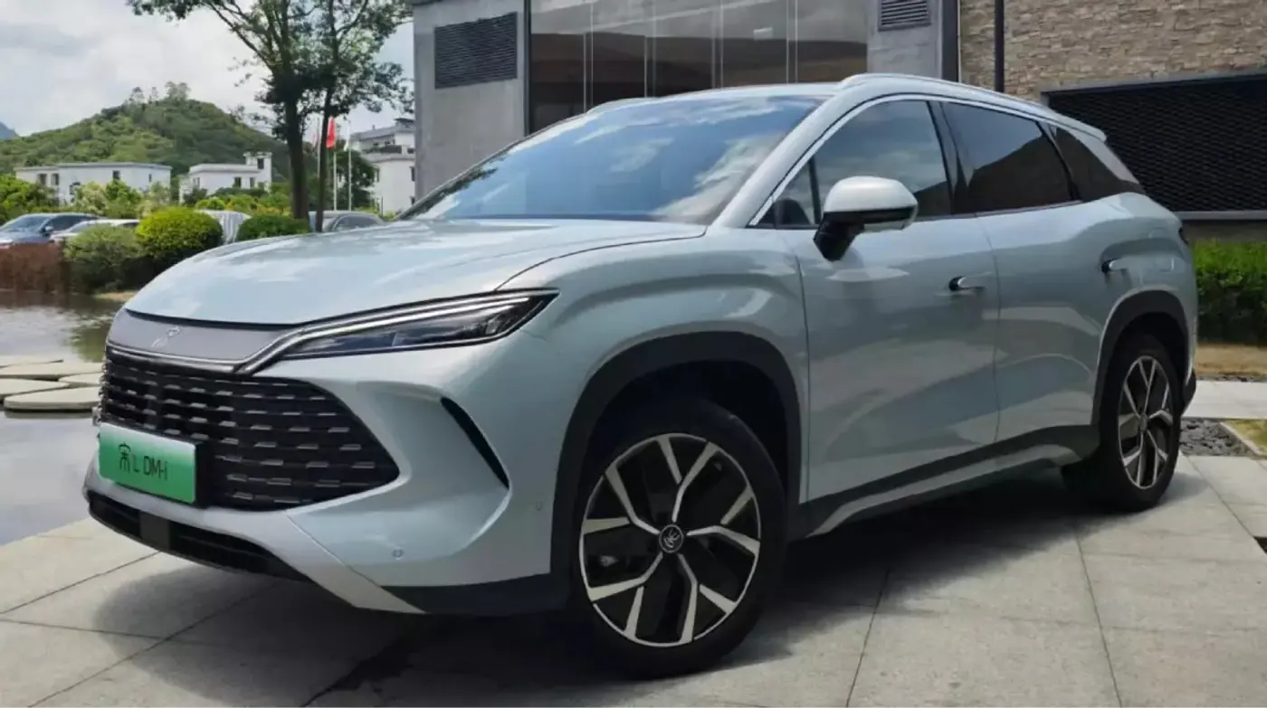 Стала известна дата продаж нового BYD Song L DM-i