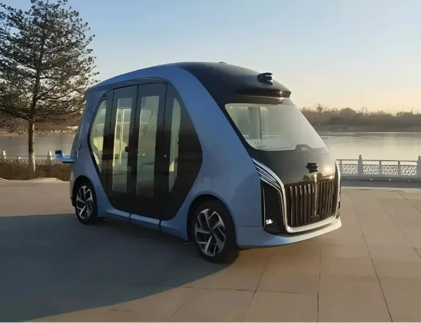 Hongqi выпустила беспилотный автобус