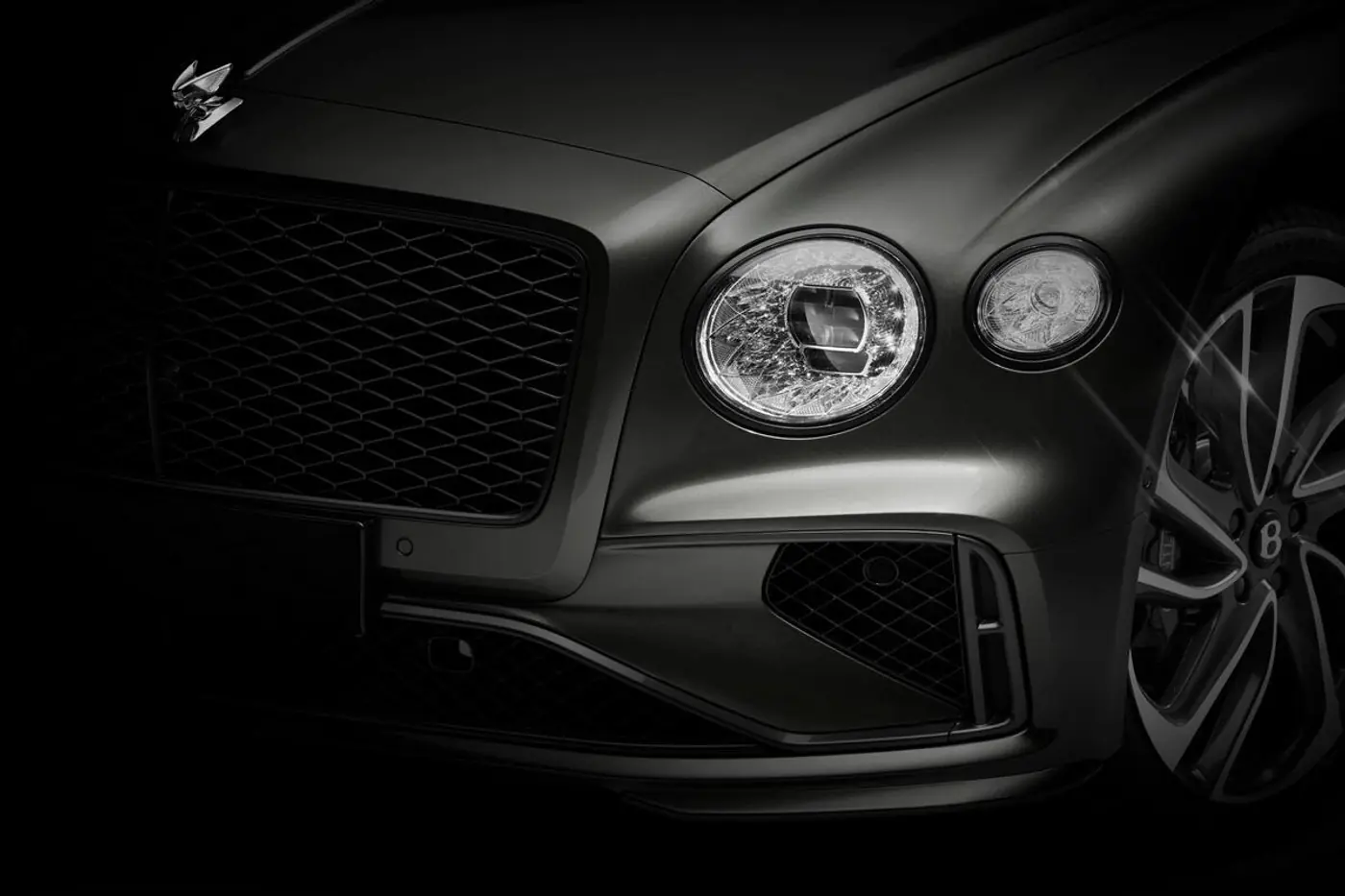 Bentley создала мощнейший седан в своей истории, скоро премьера